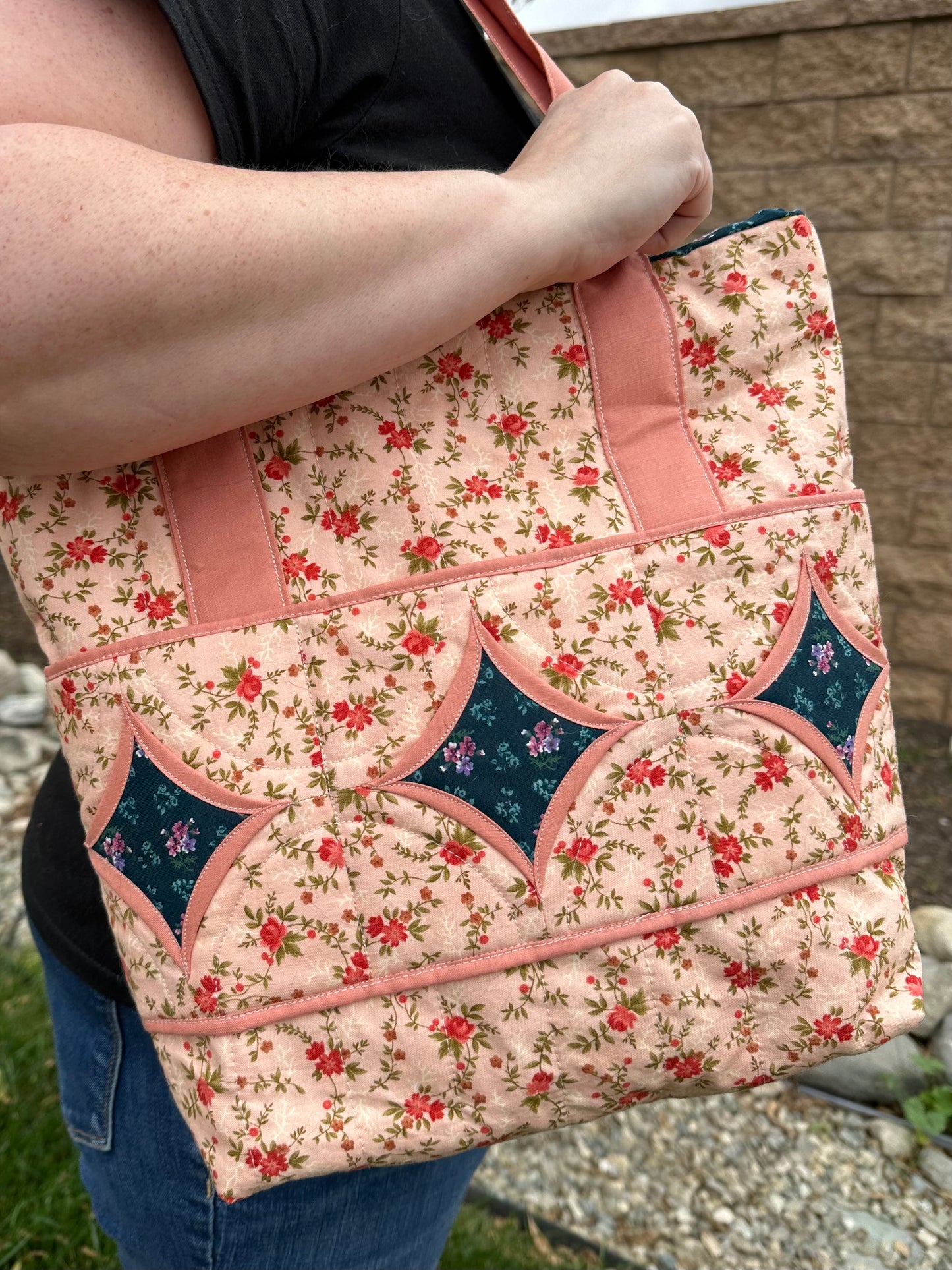 Cathedral Window Quilted Tote Pattern - FREE PDF download