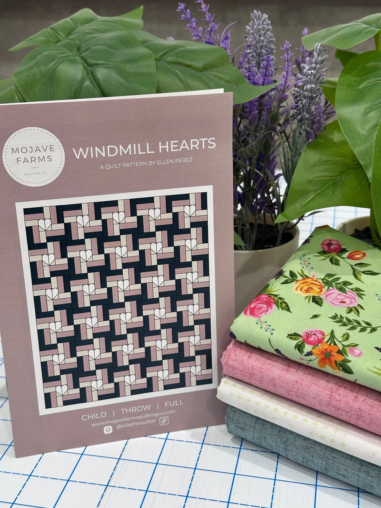 Windmill Hearts Quilt Kit - Floral