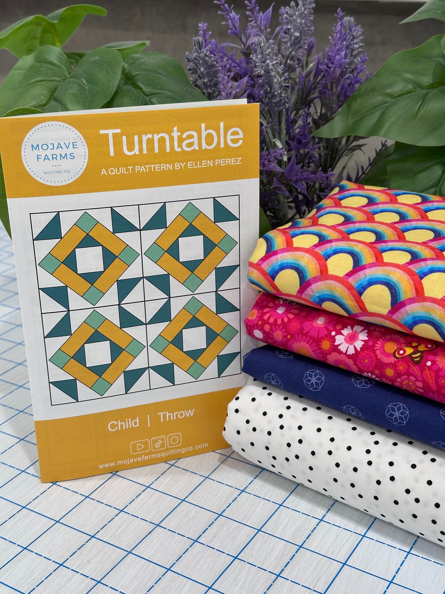Turntable Quilt Kit - Rainbow