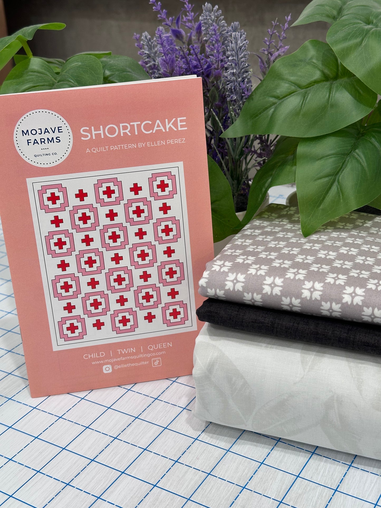 Shortcake Quilt Kit - Gray Foliage