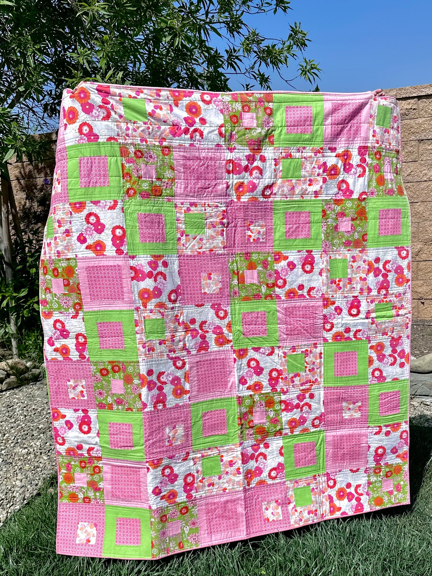 Retro Scattered Quilt - Throw