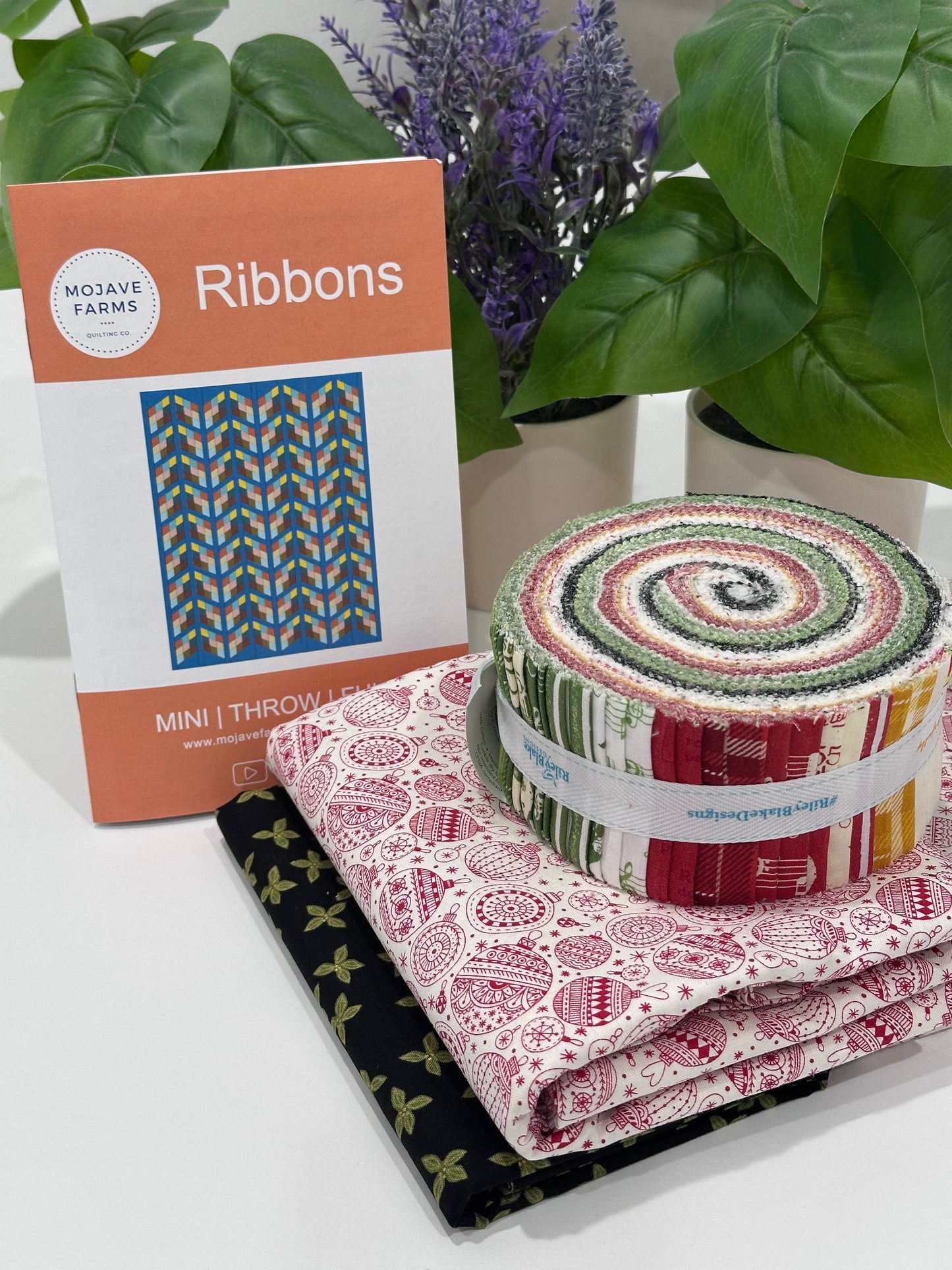 Ribbons Quilt Kit - Classic Christmas