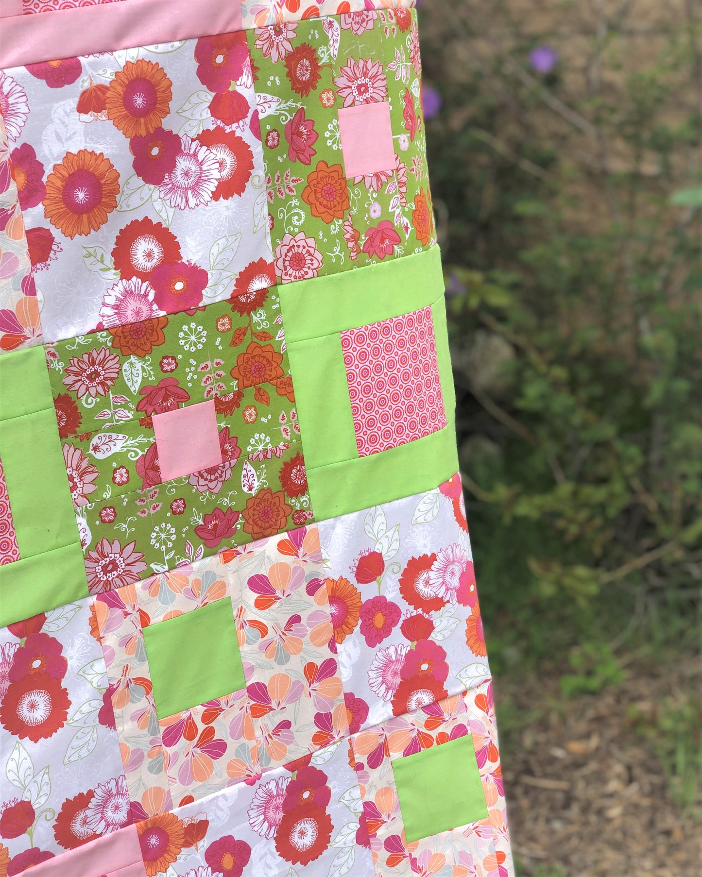 Retro Scattered Quilt - Throw