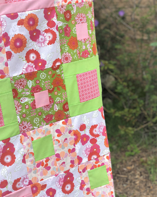 Retro Scattered Quilt - Throw